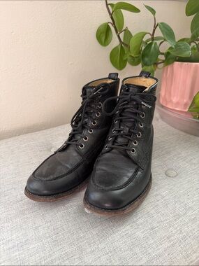 Frye Woman's Black Leather Boots - Leather Soles